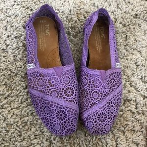 purple toms